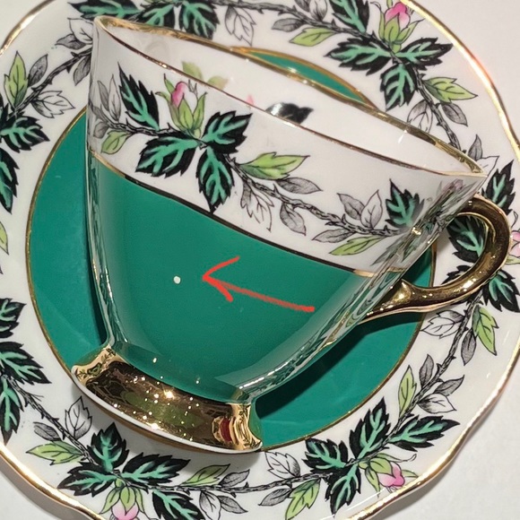 🎈2/$30 - WINDSOR TEACUP & SAUCER. Bone china. Green floral & gold leaf. England - Picture 6 of 8